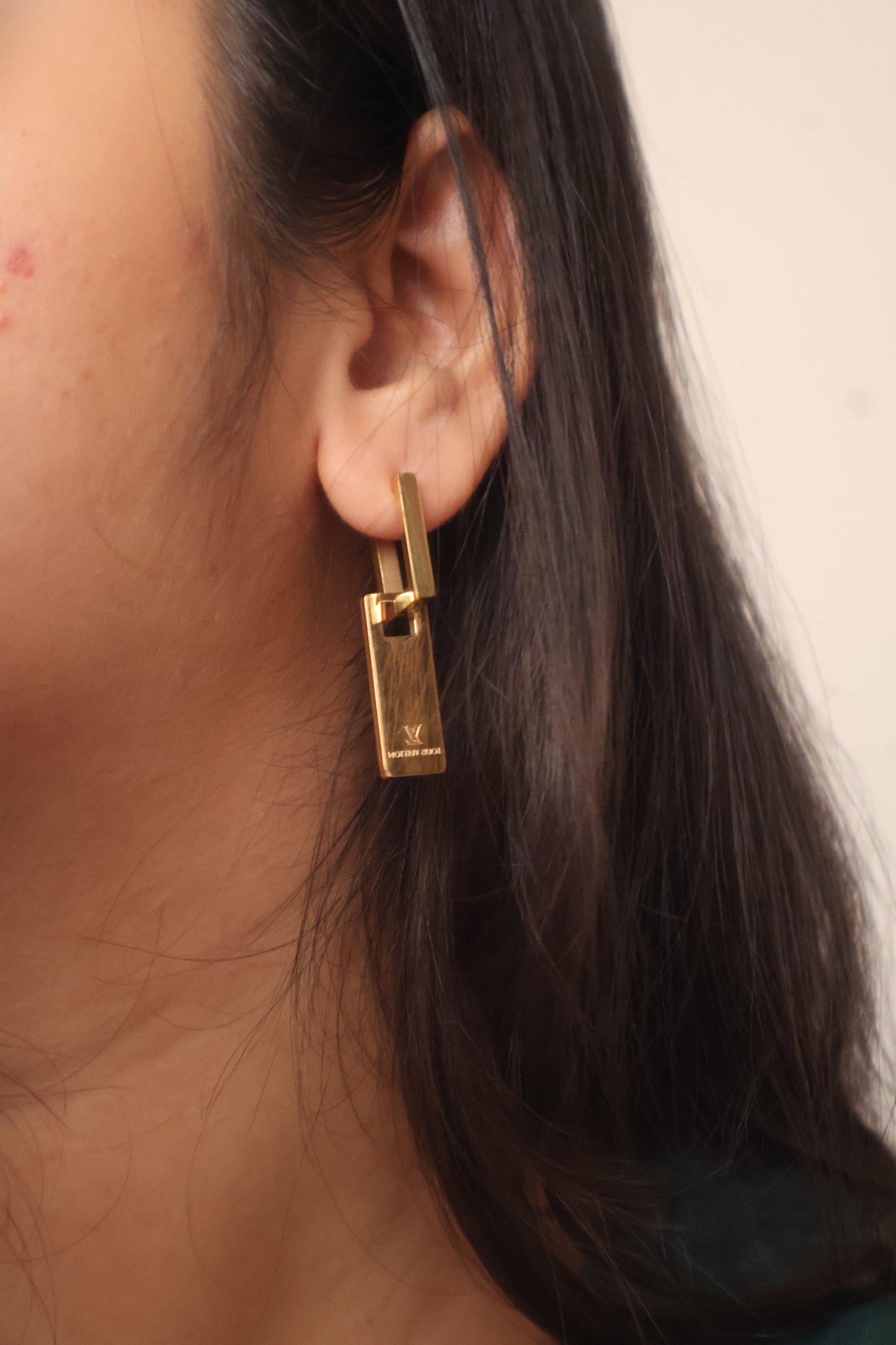 Aura LV Earring