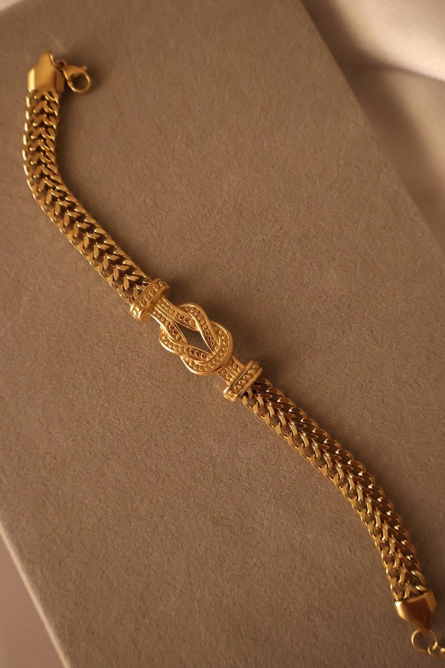 Anlocken Bracelet