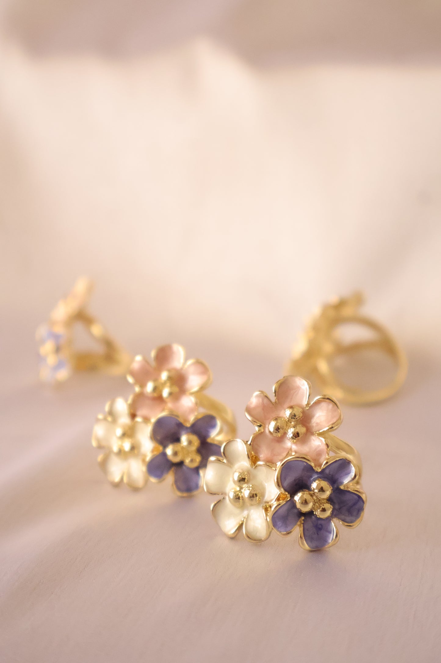 Three Flower Fluid Ring
