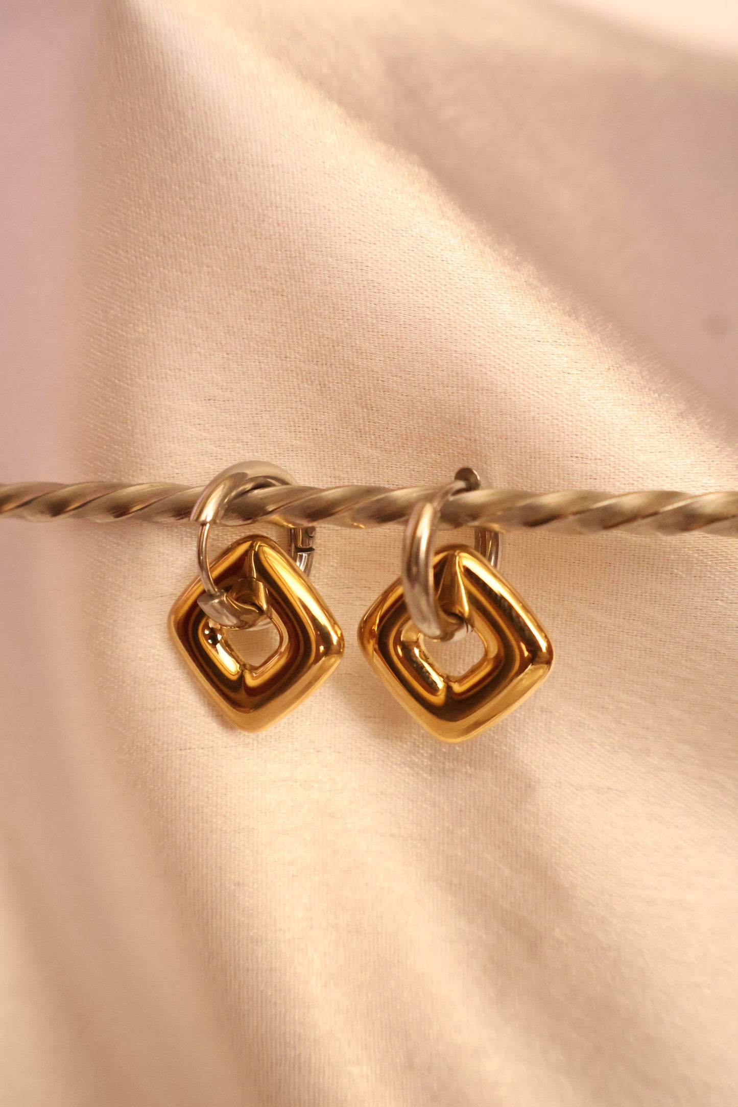 Aura Basics Dual Tone Earrning