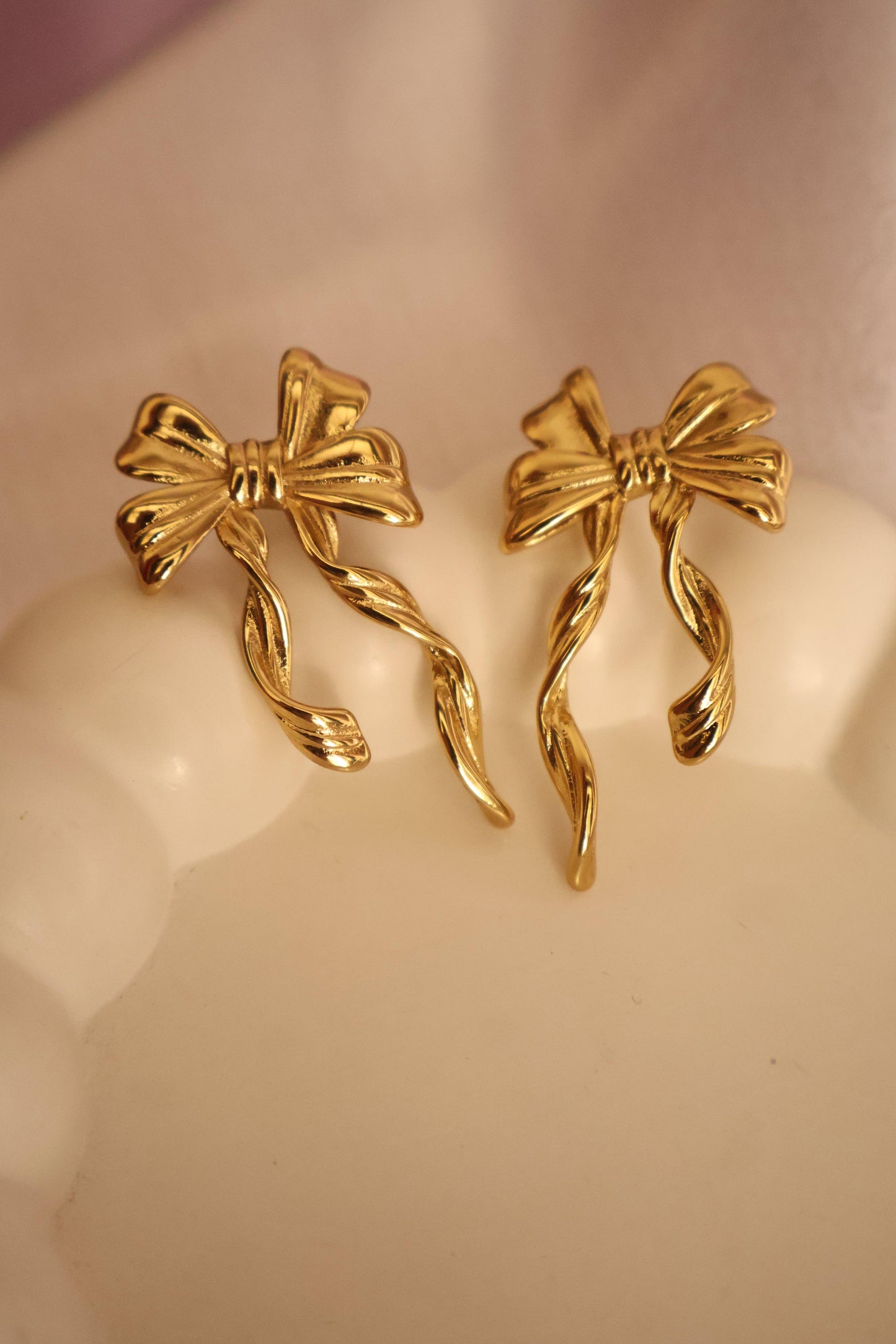 Aura Bow Gold Earring